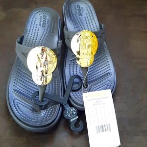 CROCS Sanrah Liquid Metallic Sandal Size 8